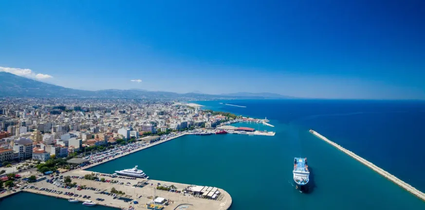 Πάτρα: Ακινητοποιήθηκε το «ΑΚΚΑ» στο Λιμάνι, ταλαιπωρία για 335 επιβάτες Πάτρα: Ακινητοποιήθηκε το «ΑΚΚΑ» στο Λιμάνι, ταλαιπωρία για 335 επιβάτες