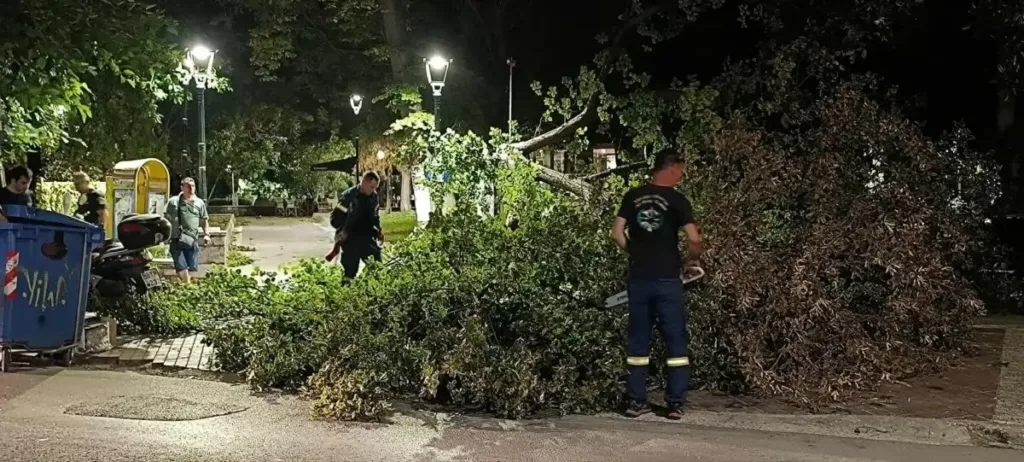 Από τον καύσωνα στη θερινή καταιγίδα: Σφοδρή κακοκαιρία σε Βόλο, Σέρρες και Κοζάνη