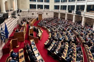Συμφωνία κομμάτων για τα όρια πλειοψηφίας στη Βουλή των 297 – Στους 151 διατηρείται ο πήχης