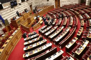 Στην Ολομέλεια η πρόταση Καρυστιανού για Προανακριτική κατά 11 πολιτικών: Μέχρι και «έσχατη προδοσία» στο κατηγορητήριο