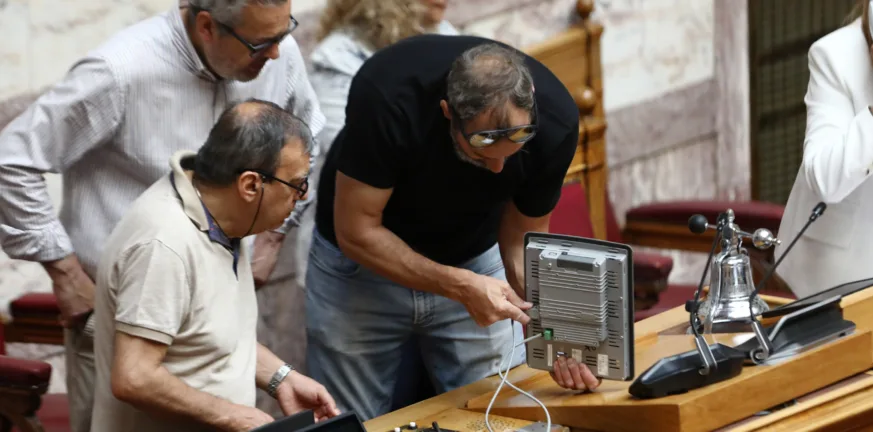 «Πάγωσε» το ρολόι στη Βουλή: Τεχνικό πρόβλημα καθυστέρησε τη συζήτηση για την Προκαταρκτική «Πάγωσε» το ρολόι στη Βουλή: Τεχνικό πρόβλημα καθυστέρησε τη συζήτηση για την Προκαταρκτική