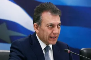 Βρούτσης προς Ολυμπιακό και Παναθηναϊκό: «Καμία ανοχή, δέσμευση ή οριστική διακοπή του πρωταθλήματος»