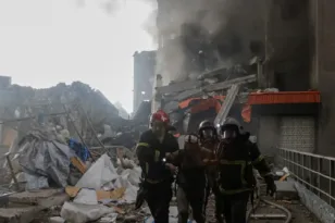 Χτύπημα-σοκ στο Χάρκοβο: Η σφοδρότερη ρωσική επίθεση από την έναρξη του πολέμου – Νεκροί, τραυματίες και κατεστραμμένα κτίρια