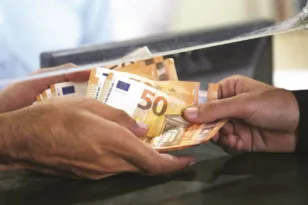 Αγρίνιο: Εκλεβαν με τη μέθοδο ανταλλαγής χαρτονομισμάτων