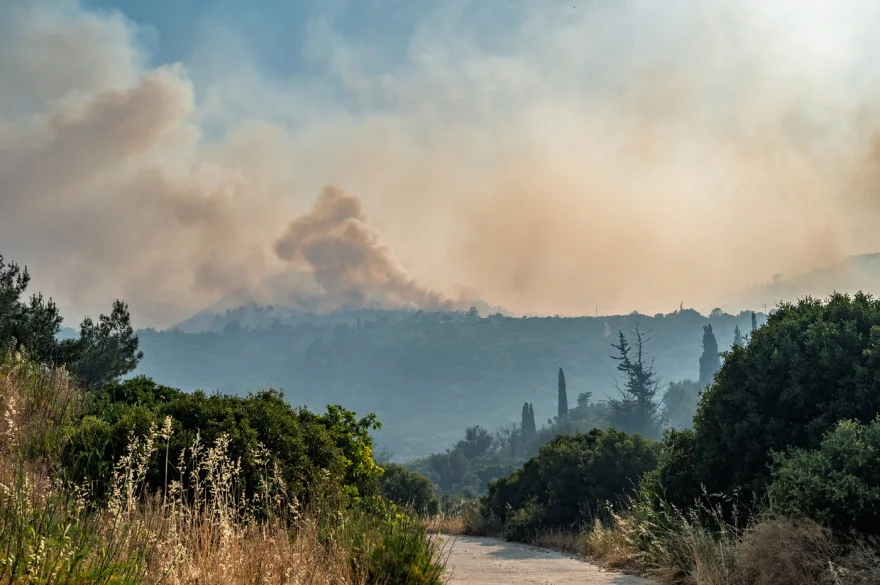 Φωτογραφίες συγκλονίζουν και «μιλάνε» για την καταστροφή στη Χίο
