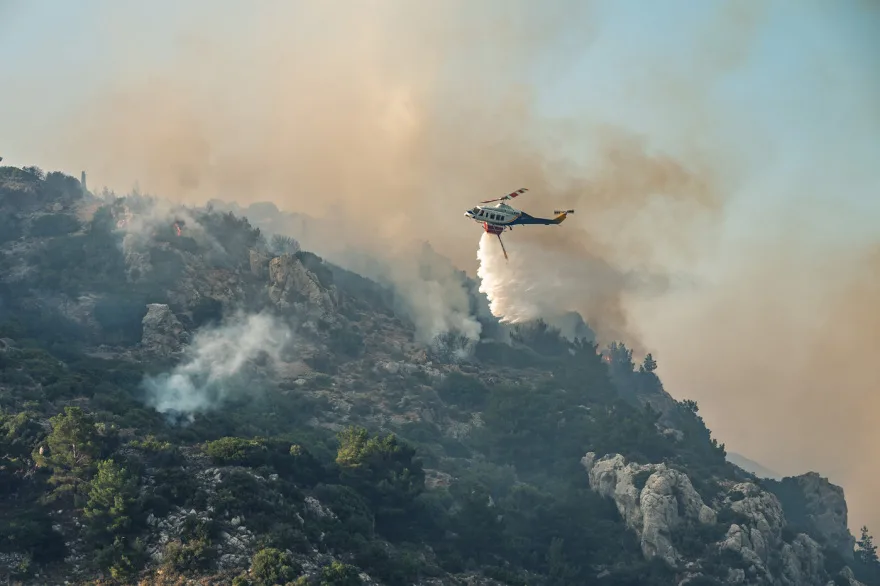 Φωτογραφίες συγκλονίζουν και «μιλάνε» για την καταστροφή στη Χίο