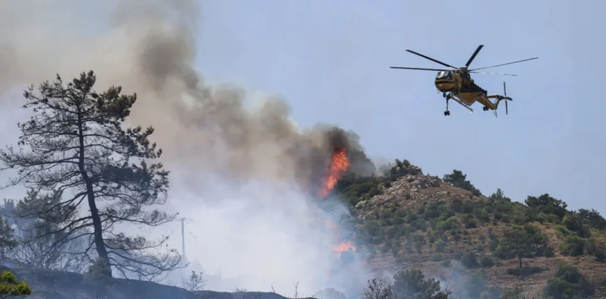 Πύρινη κόλαση στη Χίο: Εκκενώνονται χωριά, διαδοχικά μηνύματα 112 Πύρινη κόλαση στη Χίο: Εκκενώνονται χωριά, διαδοχικά μηνύματα 112