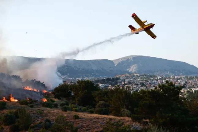 Φωτιές στη Χίο: Βελτιωμένη η εικόνα στα μέτωπα - Επιχειρούν 18 εναέρια μέσα σε διάσπαρτες εστίες Φωτιές στη Χίο: Βελτιωμένη η εικόνα στα μέτωπα - Επιχειρούν 18 εναέρια μέσα σε διάσπαρτες εστίες