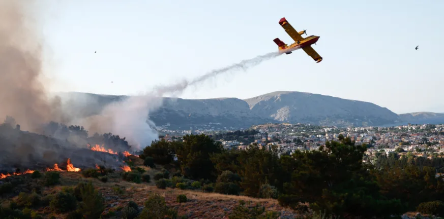 Φωτιές στη Χίο: Βελτιωμένη η εικόνα στα μέτωπα - Επιχειρούν 18 εναέρια μέσα σε διάσπαρτες εστίες Φωτιές στη Χίο: Βελτιωμένη η εικόνα στα μέτωπα - Επιχειρούν 18 εναέρια μέσα σε διάσπαρτες εστίες