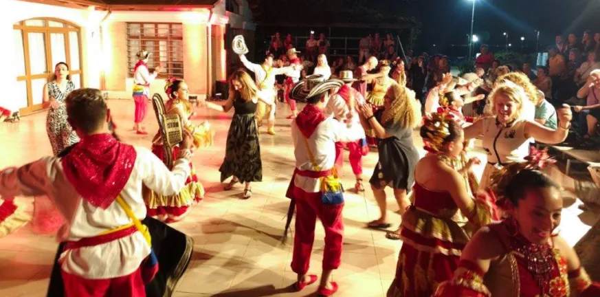 Πάτρα: Συνεχίζεται το 4ο Διεθνές Χορευτικό Αντάμωμα στην «Ιχθυόσκαλα» ΦΩΤΟ Πάτρα: Συνεχίζεται το 4ο Διεθνές Χορευτικό Αντάμωμα στην «Ιχθυόσκαλα» ΦΩΤΟ