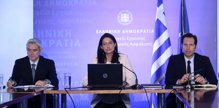 Υπουργείο Εργασίας: Τέσσερα fake news και τέσσερις αλήθειες για το νέο νομοσχέδιο Υπουργείο Εργασίας: Τέσσερα fake news και τέσσερις αλήθειες για το νέο νομοσχέδιο