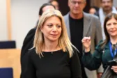 Επίθεση Καρυστιανού: «Αυτός ο “άνθρωπος” σήμερα ξεπλύθηκε από 157 αδίστακτους βουλευτές»