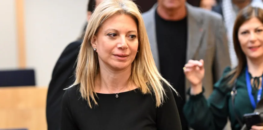 Επίθεση Καρυστιανού: «Αυτός ο “άνθρωπος” σήμερα ξεπλύθηκε από 157 αδίστακτους βουλευτές» Επίθεση Καρυστιανού: «Αυτός ο “άνθρωπος” σήμερα ξεπλύθηκε από 157 αδίστακτους βουλευτές»