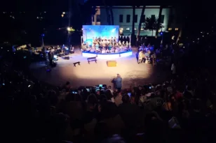 «Πόρτο Αμόρε»: Ένα ταξίδι έρωτα και ξενιτιάς για καλό σκοπό στο Αίγιο