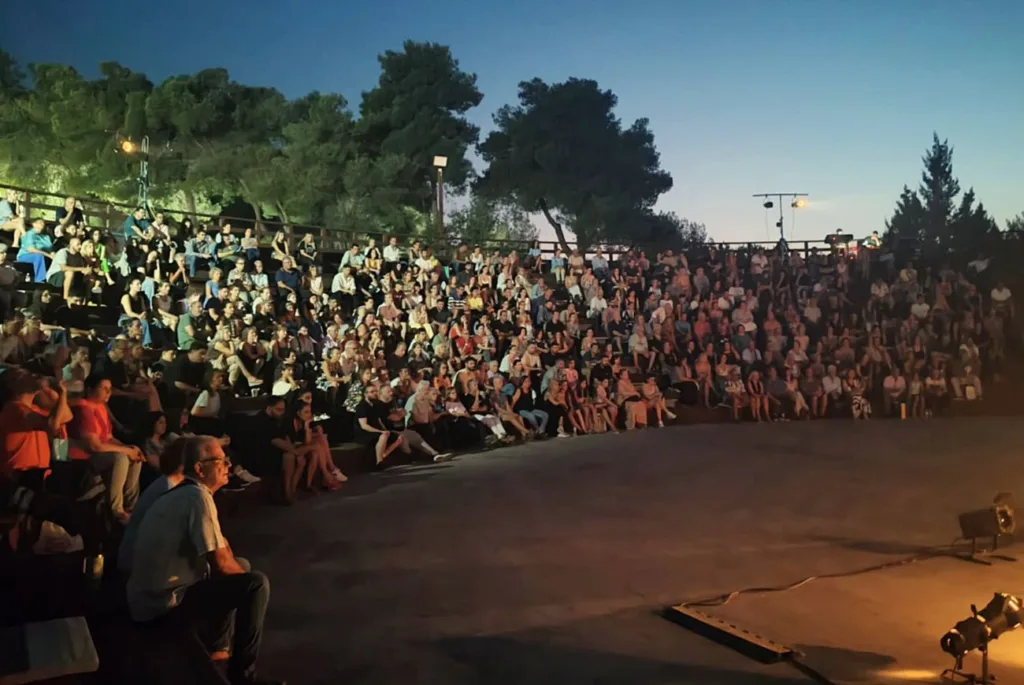 Το 35ου Φεστιβάλ Αρχαίας Ήλιδας υποδέχθηκε τον «Θάνατο του Εμποράκου» με τον Βλαδίμηρο Κυριακίδη