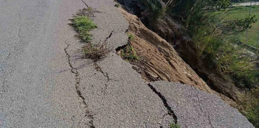 «Ξεχαρβαλώθηκε» τελείως το οδόστρωμα στο Κάστρο της Ηλείας! ΦΩΤΟΓΡΑΦΙΕΣ «Ξεχαρβαλώθηκε» τελείως το οδόστρωμα στο Κάστρο της Ηλείας! ΦΩΤΟΓΡΑΦΙΕΣ