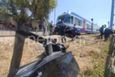 Σύγκρουση ΙΧ με τον Προαστιακό στην Πάτρα – Εγκλωβίστηκε οδηγός στη θέση του ΦΩΤΟ ΒΙΝΤΕΟ