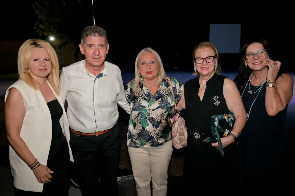 Πλήθος κόσμου στην παράσταση «Ο Άντρας με την Πουά Γραβάτα» για καλό σκοπό
