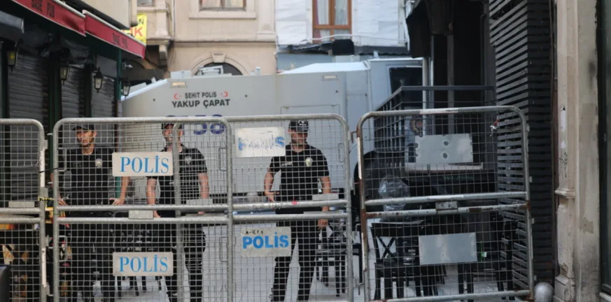 Τουρκία: Χειροπέδες σε ακόμα τρεις Δημάρχους - Ανήκουν στην αντιπολίτευση Τουρκία: Χειροπέδες σε ακόμα τρεις Δημάρχους - Ανήκουν στην αντιπολίτευση