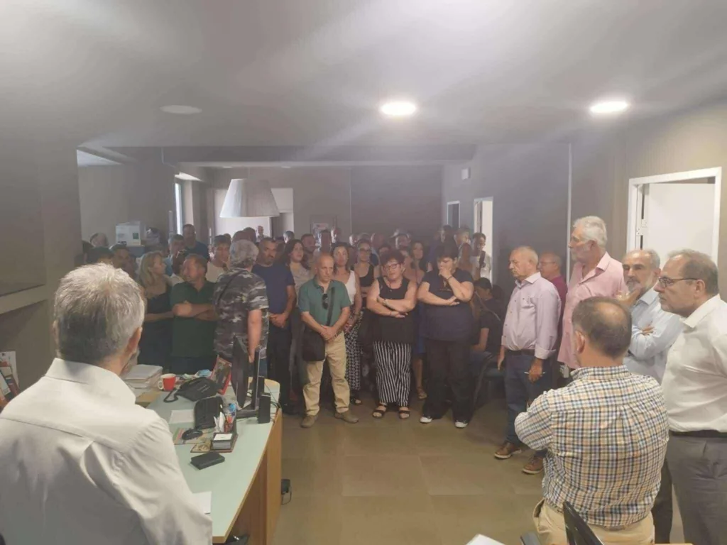 Πανστρατιά ενάντια στην υποβάθμιση του Λυκείου Ερυμάνθειας - Διαμαρτυρία στην Πάτρα ΦΩΤΟ