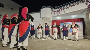 Γλέντησαν και χόρεψαν στα Αραχωβίτικα το σαββατόβραδο