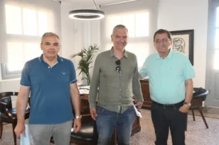 Πάτρα – Νέα πλατεία στην παραλία Προαστείου: Υπογράφηκε η σύμβαση για την πλατεία Ωκεανίδων