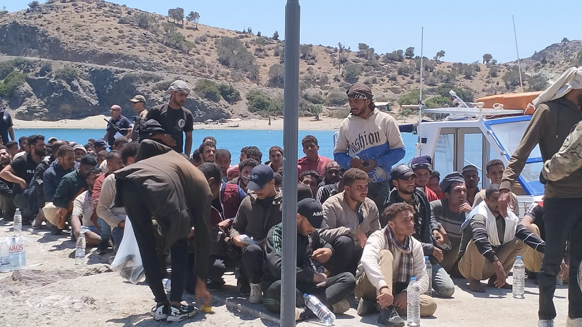 Απελπισμένοι μετανάστες κάνουν απόβαση σε τουριστικές παραλίες της Κρήτης ΒΙΝΤΕΟ-ΣΟΚ