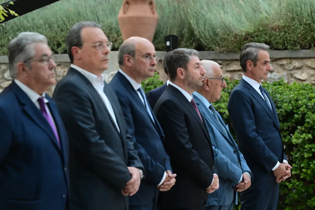 51η Επέτειος για την αποκατάσταση της Δημοκρατίας: Οι προσκεκλημένοι και οι ατάκες «φωτιά», ΦΩΤΟ, ΒΙΝΤΕΟ