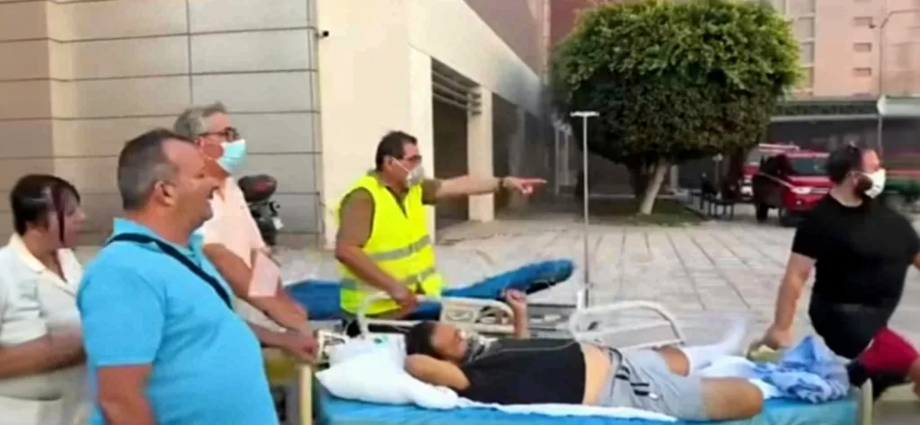 Πάτρα - Νοσοκομείο «Άγιος Ανδρέας»: Μια φωτιά με ήχο καμπάνας - Αναζητούνται αιτίες και ευθύνες ΦΩΤΟ Πάτρα - Νοσοκομείο «Άγιος Ανδρέας»: Μια φωτιά με ήχο καμπάνας - Αναζητούνται αιτίες και ευθύνες ΦΩΤΟ