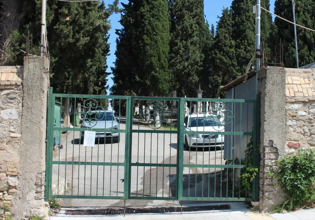σπιράλ: Ασέβεια, ύβρεις και ψέματα για το Α’ Νεκροταφείο