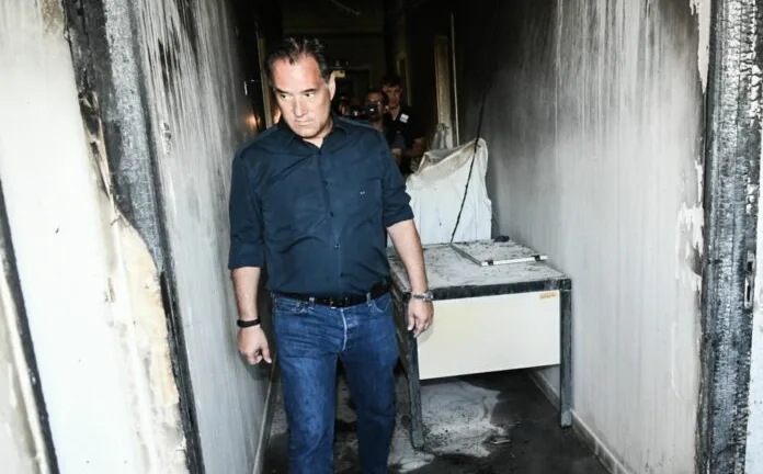 Πάτρα - Καραμανδάνειο: Χωρίς κοιτώνες ένα χρόνο μετά την πυρκαγιά - Γιατροί στον Υπουργό Πάτρα - Καραμανδάνειο: Χωρίς κοιτώνες ένα χρόνο μετά την πυρκαγιά - Γιατροί στον Υπουργό