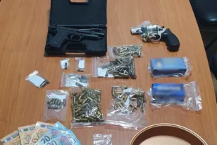 Συλλήψεις για ναρκωτικά και όπλα στο Αγρίνιο ΦΩΤΟ
