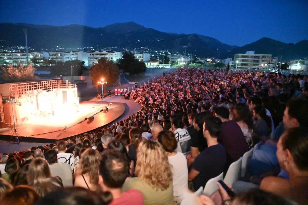 Στην Πάτρα οι «Αινιγματικές Παραλλαγές» με Μπέζο και Δαδακαρίδη: Διήμερο κατάμεστο το Θερινό Θέατρο