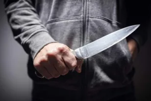 Πάτρα: Αυτός είναι ο δράστης της ληστείας με μαχαίρι σε μίνι-μάρκετ
