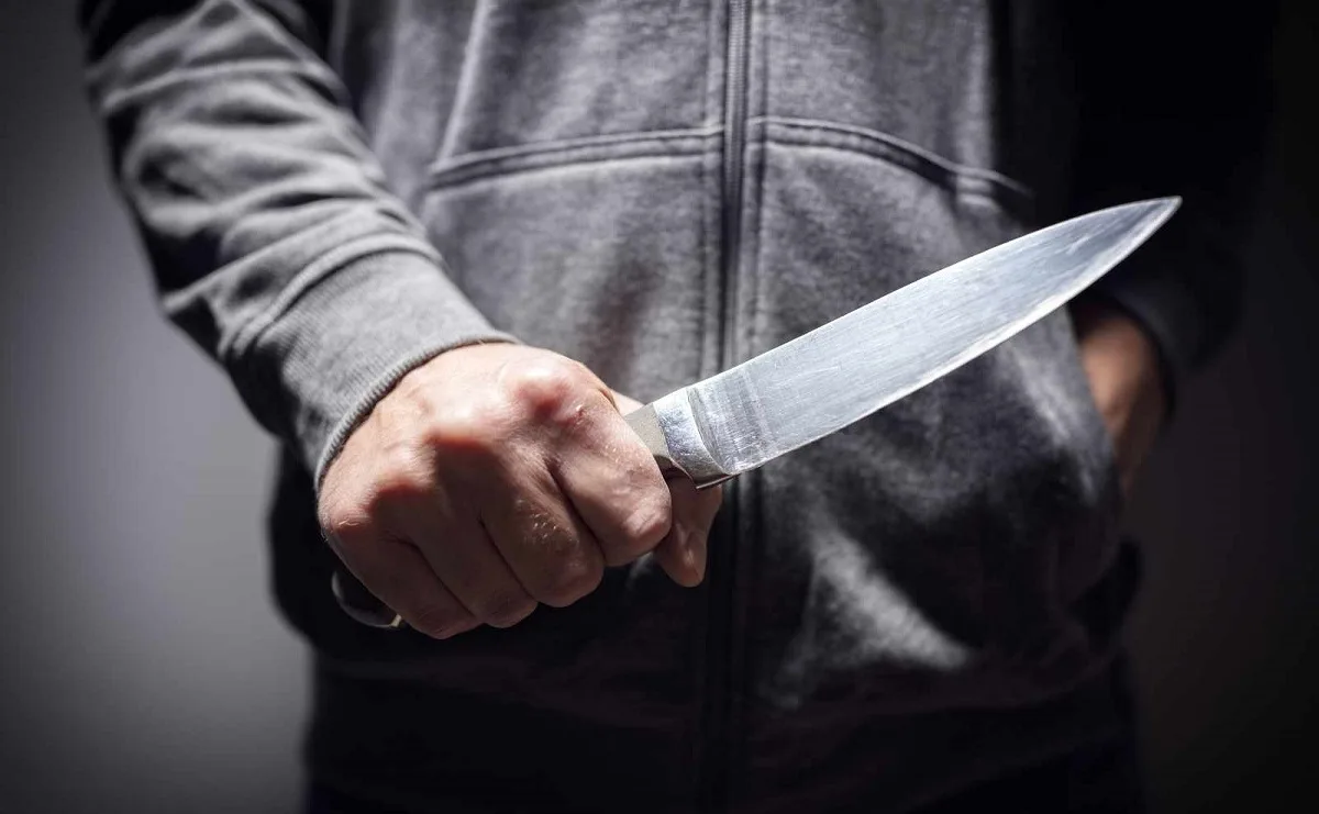 «Του έριξε απανωτές μαχαιριές. Παραλίγο έλειψε να τρυπήσει η καρωτίδα του, το βίντεο από την αιματηρή συμπλοκή μαθητών στην Τρίπολη