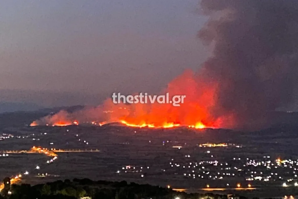 Θεσσαλονίκη: Μεγαλώνει το μέτωπο της πυρκαγιάς στη θέση Μαυροράχη στην Άσσηρο ΦΩΤΟ, ΒΙΝΤΕΟ