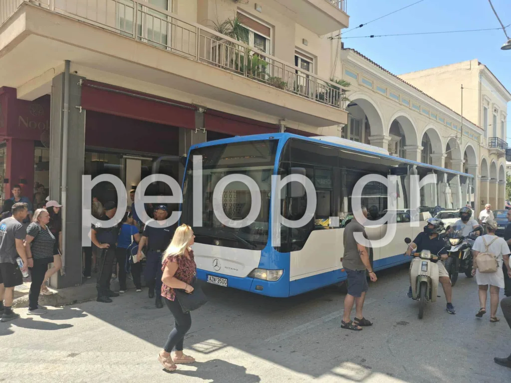 Πάτρα: Την ώρα που περίμεναν τη Μουρτζούκου, “έσκασε” λεωφορείο από τη ζέστη ΦΩΤΟ