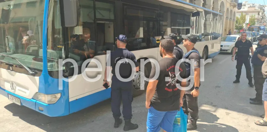 Πάτρα: Την ώρα που περίμεναν τη Μουρτζούκου, “έσκασε” λεωφορείο από τη ζέστη ΦΩΤΟ Πάτρα: Την ώρα που περίμεναν τη Μουρτζούκου, “έσκασε” λεωφορείο από τη ζέστη ΦΩΤΟ