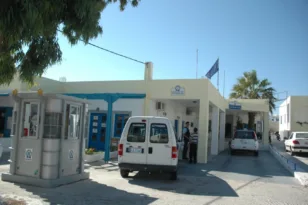 Μαστροπεία στη Σαντορίνη: Αστυνομικός προσποιήθηκε τον πελάτη - Τρεις συλλήψεις σε νυχτερινό κέντρο