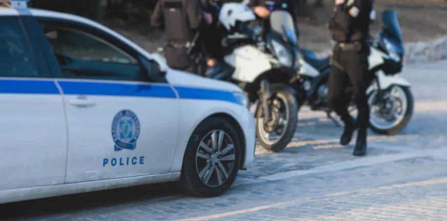 Κολωνός: Πυροβολισμοί σε καφετέρια με εμπλεκόμενο αστυνομικό - Δύο τραυματίες Κολωνός: Πυροβολισμοί σε καφετέρια με εμπλεκόμενο αστυνομικό - Δύο τραυματίες