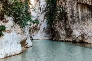 Πτώσεις βράχων στο φαράγγι του Αχέροντα: Συστάσεις από το Δήμο Σουλίου