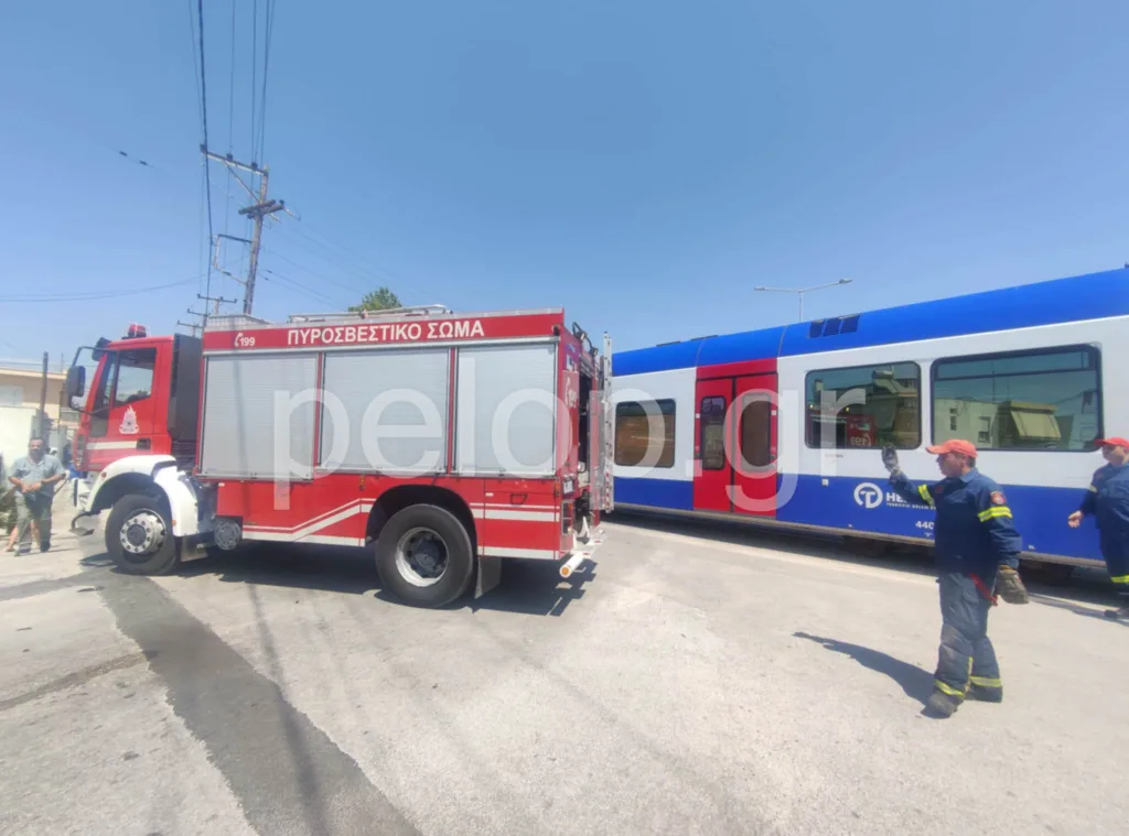 Σύγκρουση ΙΧ με τον Προαστιακό στην Πάτρα – Εγκλωβίστηκε οδηγός στη θέση του ΦΩΤΟ ΒΙΝΤΕΟ