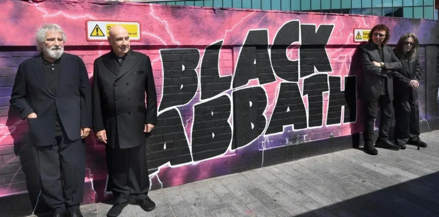 Οι Black Sabbath επιστρέφουν εκεί που όλα ξεκίνησαν – Το τελευταίο αντίο στο Μπέρμιγχαμ Οι Black Sabbath επιστρέφουν εκεί που όλα ξεκίνησαν – Το τελευταίο αντίο στο Μπέρμιγχαμ