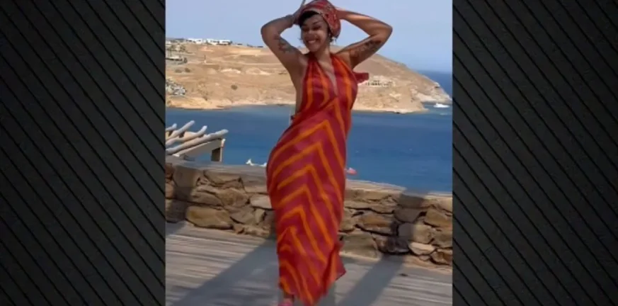 Στη Μύκονο για διακοπές η Cardi B – Δείτε τα στιγμιότυπα που μοιράστηκε με τους θαυμαστές της Στη Μύκονο για διακοπές η Cardi B – Δείτε τα στιγμιότυπα που μοιράστηκε με τους θαυμαστές της