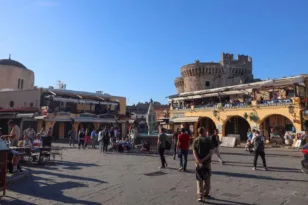 Επεισόδιο μεταξύ Ισραηλινών και Παλαιστινίων τουριστών στη Ρόδο – Έρευνα από την ΕΛ.ΑΣ.