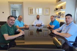 Συνάντηση του Εμπορικού Συλλόγου Πατρών με τον Περιφερειάρχη Νεκτάριο Φαρμάκη