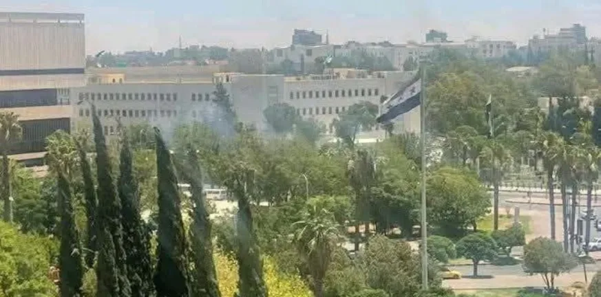 Το Ισραήλ άνοιξε νέο μέτωπο με τη Συρία - Αεροπορική επιδρομή στη Δαμασκό ΒΙΝΤΕΟ Το Ισραήλ άνοιξε νέο μέτωπο με τη Συρία - Αεροπορική επιδρομή στη Δαμασκό ΒΙΝΤΕΟ