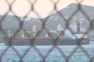 Στο Λαύριο το πλοίο με τους 520 μετανάστες - Θα μεταφερθούν σε δομή στη Μαλακάσα