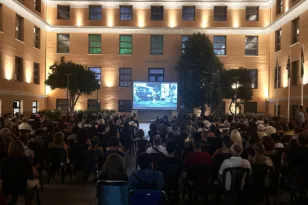 Πάτρα: Το αδιαχώρητο για την ταινία «Πάντα Υπάρχει το Αύριο» ΦΩΤΟ
