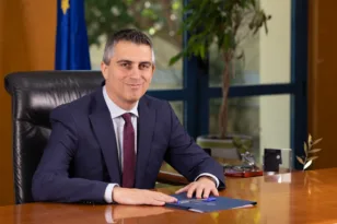 Δήμας: «Η ασφάλεια των αεροδρομίων προτεραιότητα» – Νέα πυροσβεστικά οχήματα και 75 προσλήψεις στην ΥΠΑ